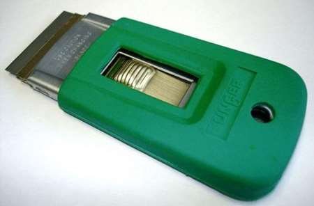 Image de GRATTOIR DE SECURITE LAME 4cm ERGO TEC